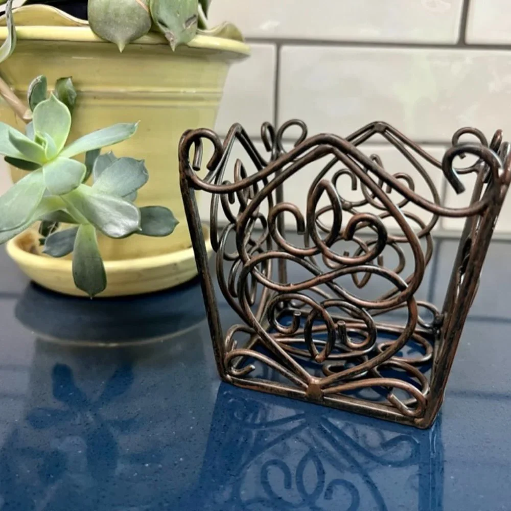 Retired SLAH Rosedale Plant Holder / Fruit Basket (1 small)